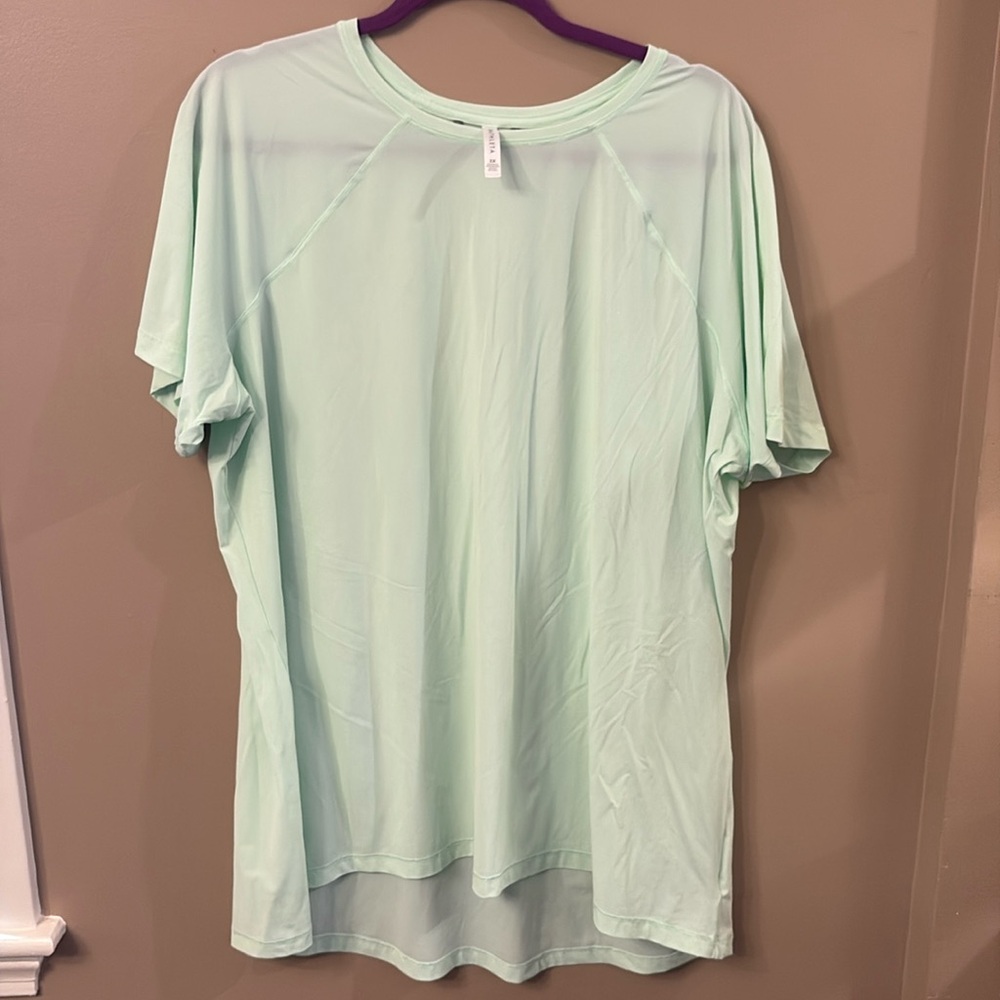 Athleta mint green short sleeve shirt 2x Like New Condition